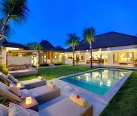 Villa Sahana I, Piscina de noche
